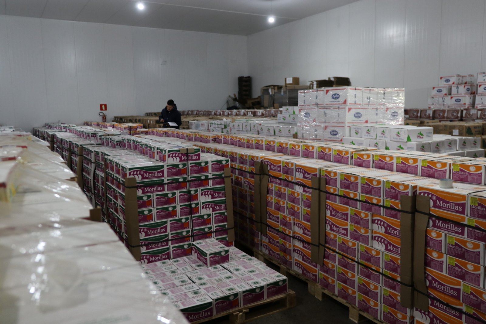 Câmara fria com frutas armazenadas